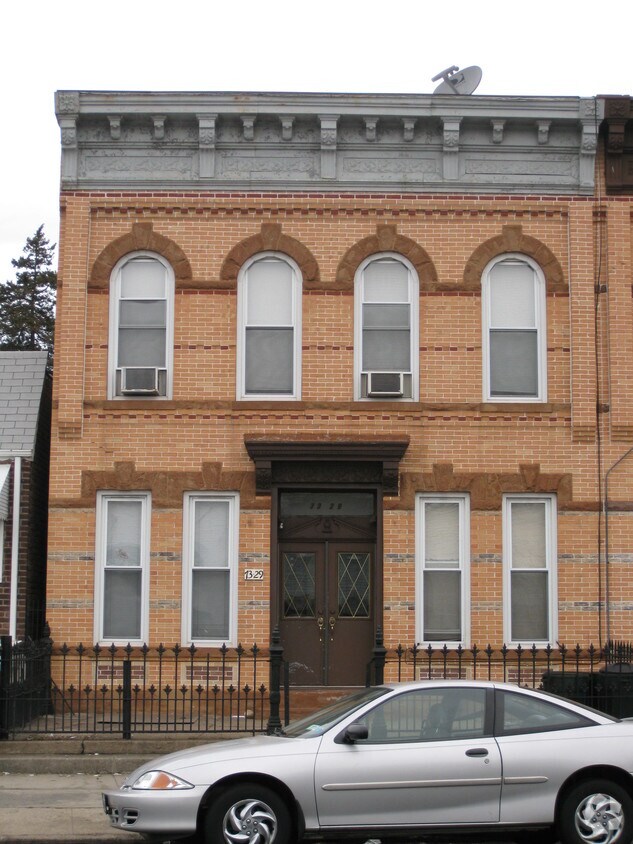 Primary Photo - 73-29 Grand Ave