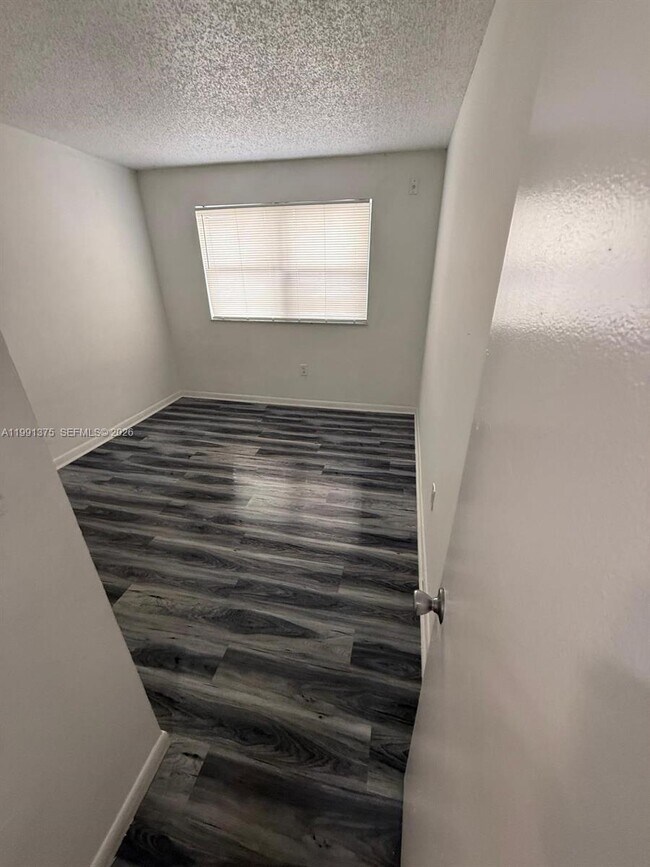Foto del edificio - 7210 NW 179th St