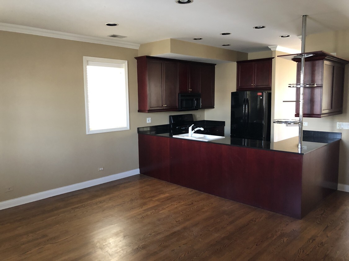 Kitchen - 1040 N Orleans St