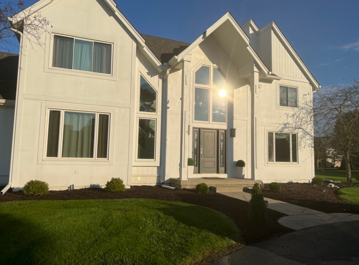 Building Photo - 2217 Longacre Ln