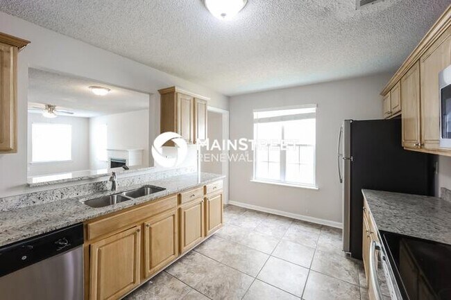 Building Photo - 5 Bedroom Pet-Friendly Home in Union City,...