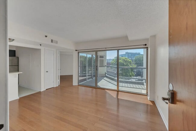 Photo - 900 19th Ave S Apartment