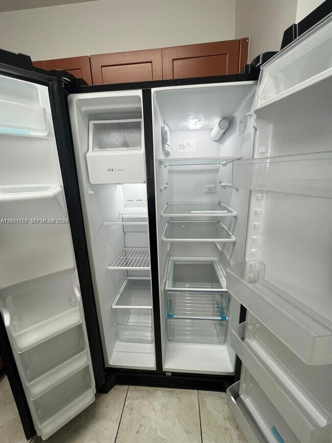 Foto del edificio - 2425 SW 27th Ave