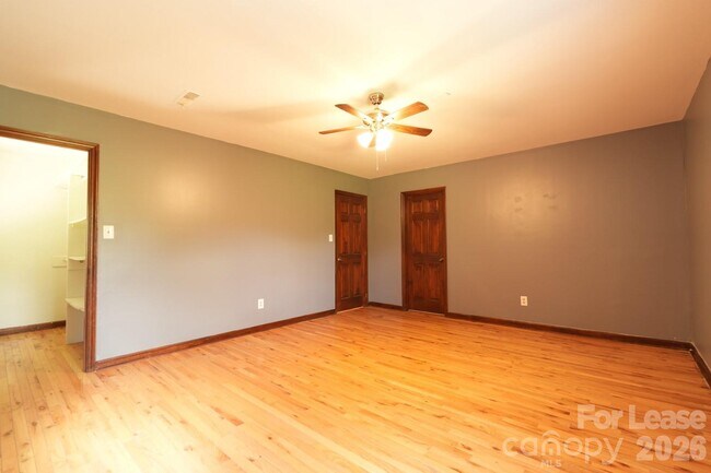 Foto del edificio - 5501 Biederbeck Dr