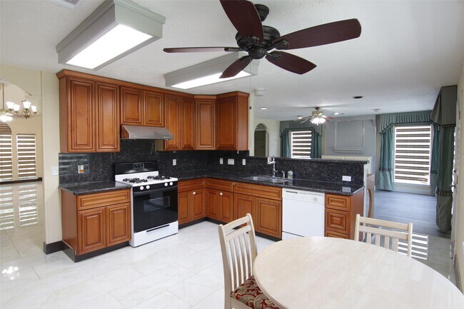 Foto del edificio - 12430 Brook Meadows Ln