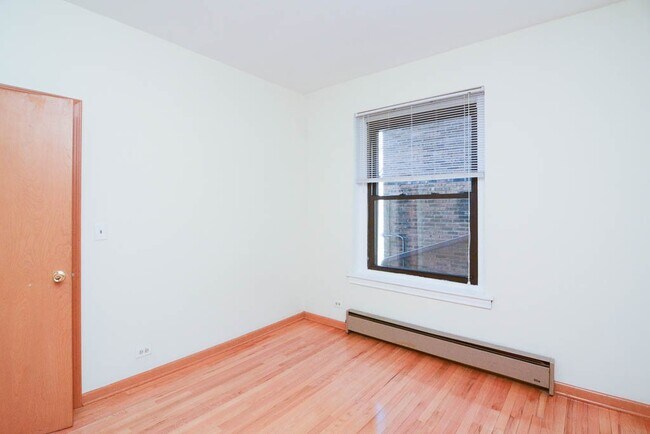 Foto del edificio - 633 W Barry Ave