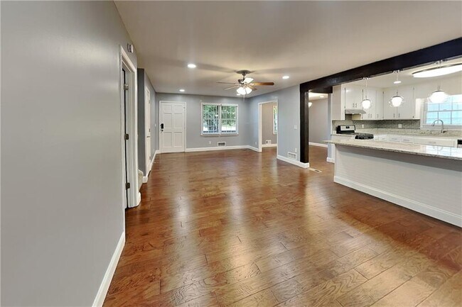 Foto del edificio - 281 Sumter Dr NE