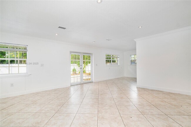 Foto del edificio - 1000 SW 73rd Ave
