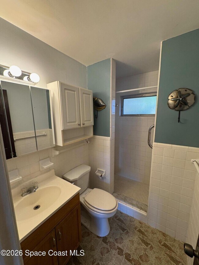 Foto del edificio - 2095 Pineapple Ave