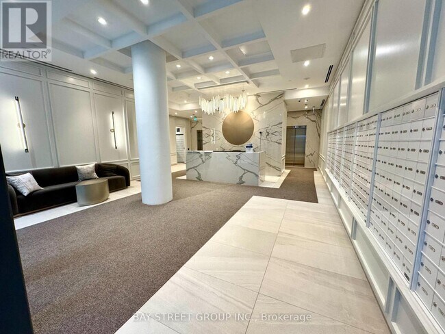Photo du bâtiment - 100 Queen St E