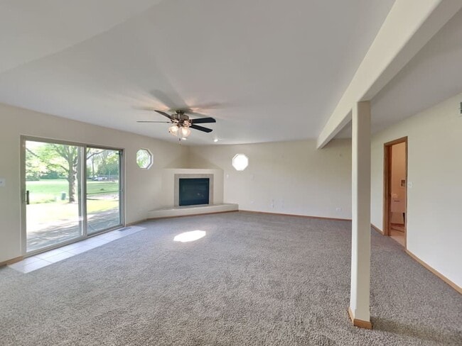 Building Photo - 5327 Christopher Dr