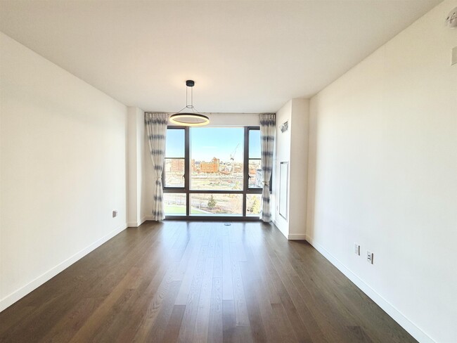 Foto del edificio - 75 Park Ln S