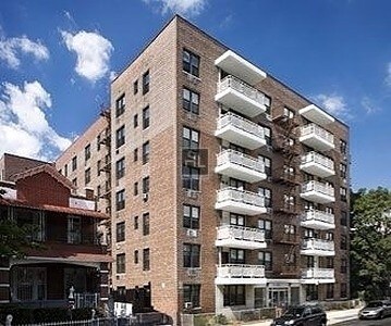 Building Photo - 170 E 4th St