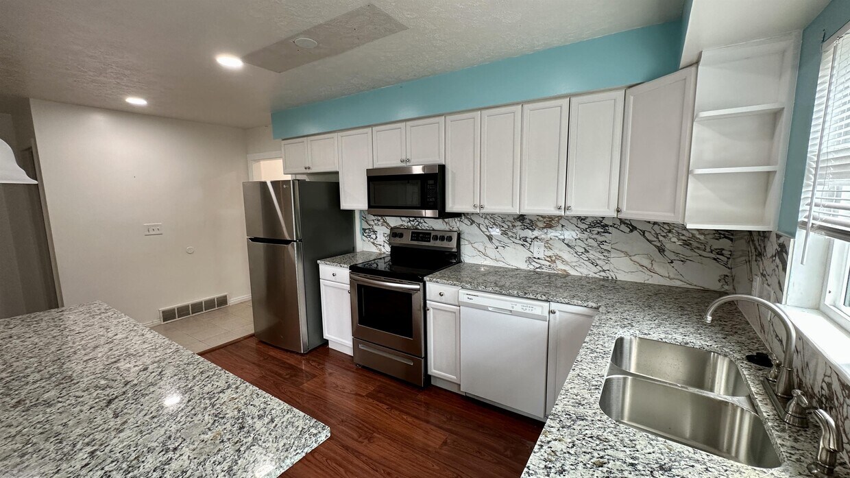 Foto principal - 1715 East Fort Union Blvd