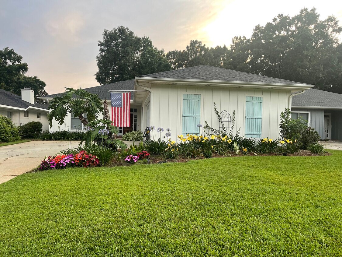 Foto principal - 103 Oak Bend Ct
