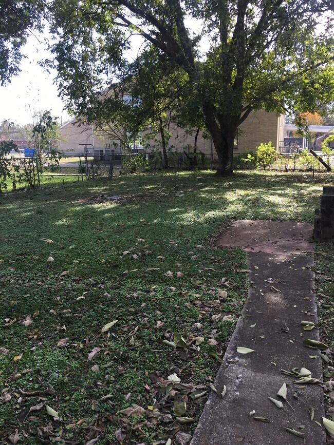 Building Photo - 308 McCullough Avenue