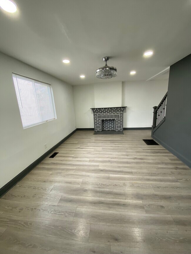 Foto del edificio - 1275 E Kossuth St