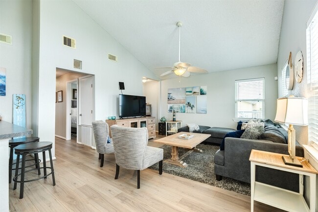 Foto del edificio - 16614 Bermuda Way