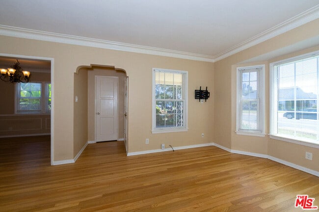 Foto del edificio - 6353 W 82nd St