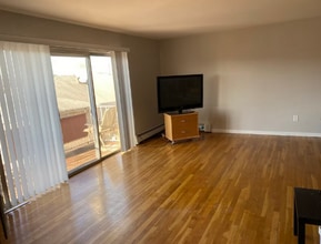 Building Photo - 364 Hoover Ave