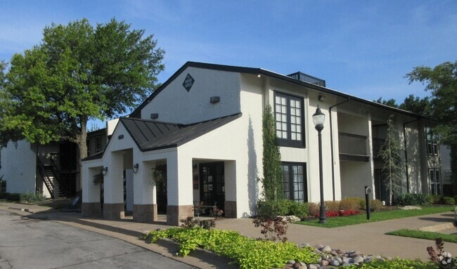 Building Photo - Cedar Park