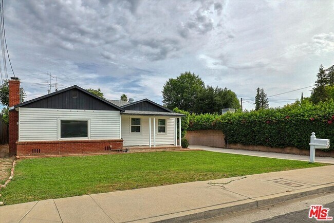 Foto del edificio - 22717 Hatteras St