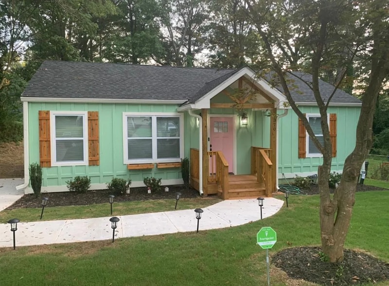 Primary Photo - 1370 Almont Dr SW