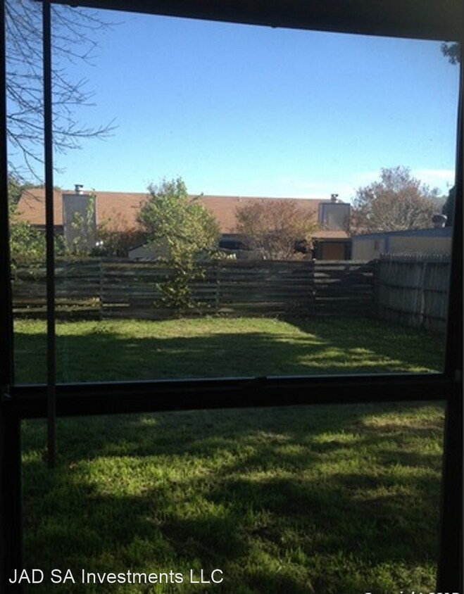 Foto del edificio - 2 br, 2 bath House - 11743 Spring Dale