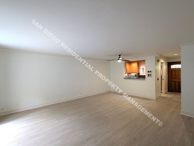 Building Photo - 8850 Villa La Jolla Dr