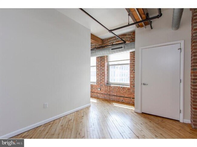 Building Photo - 1220 Buttonwood St