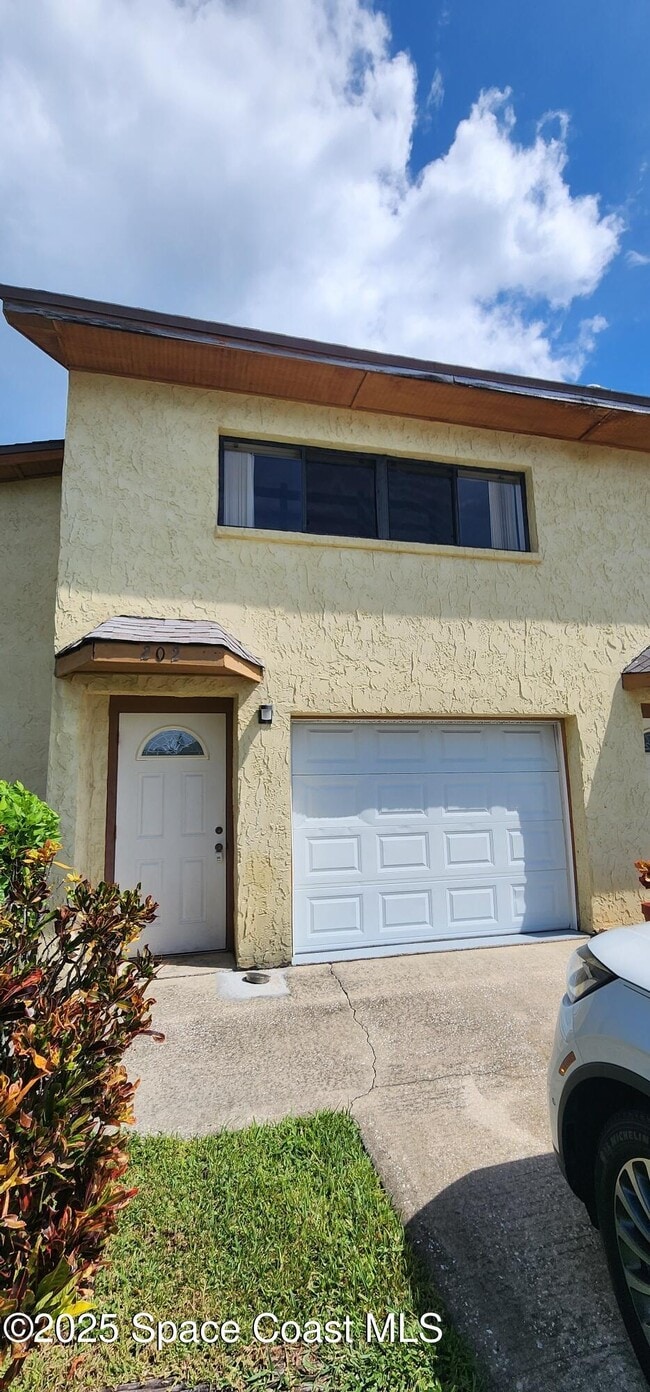 Building Photo - 204 Pierce Ave