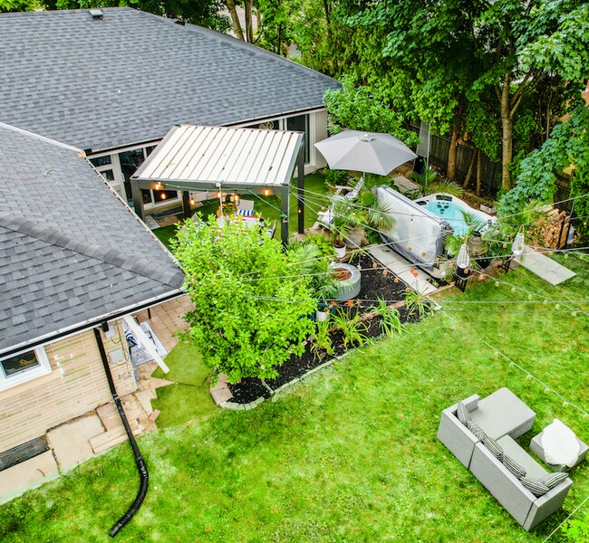 Photo du bâtiment - 1620 Islington Av