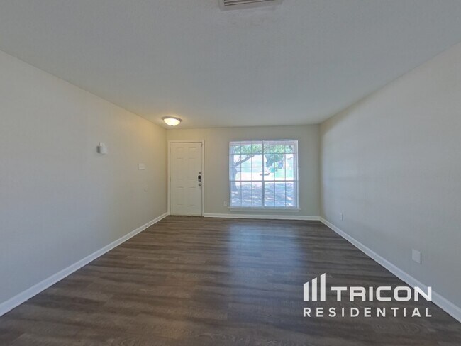 Foto del edificio - 620 Wallace Dr