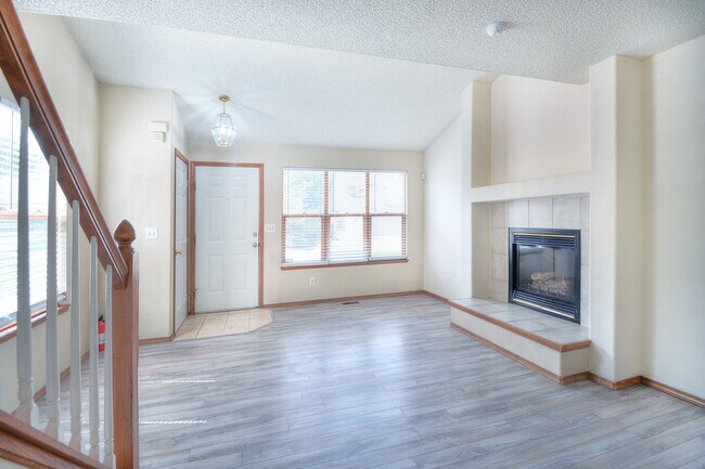 Building Photo - 2540 Lyncrest Dr