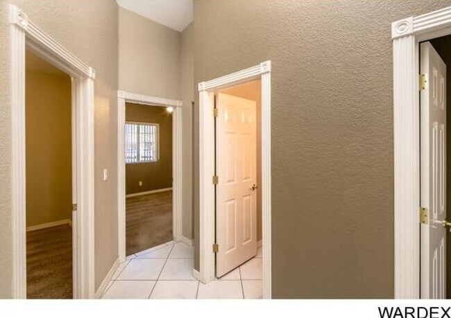 Foto del edificio - 4 Bedroom House Across from Golf Course!
