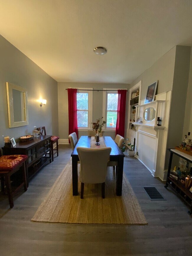Building Photo - Available July 2024- Beautiful Remodeled H...