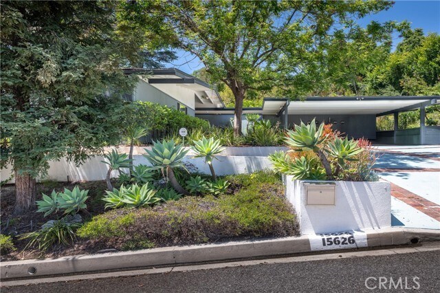 Foto del edificio - 15626 Royal Ridge Rd
