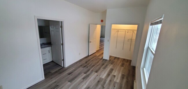 Master Bedroom - 736 E La Salle Ave