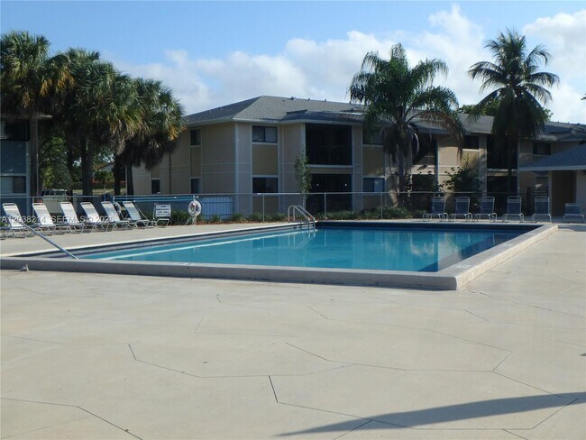Foto del edificio - 9727 Hammocks Blvd