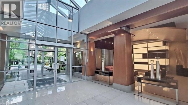 Building Photo - 31 Bales Ave