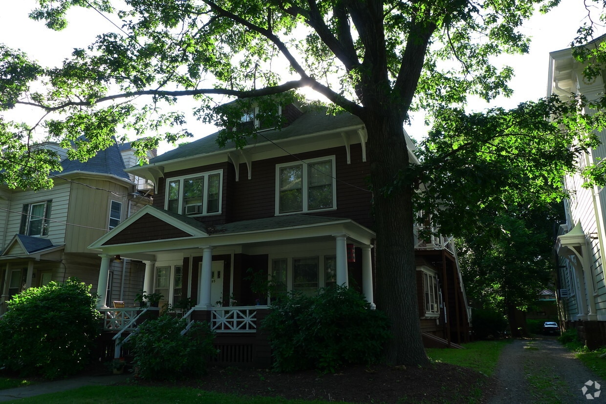Building Photo - 595 Whitney Ave