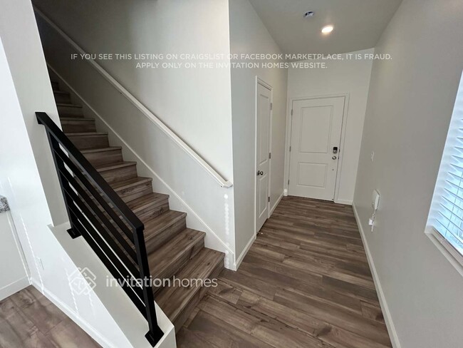 Foto del edificio - 328 N Broadway Dr