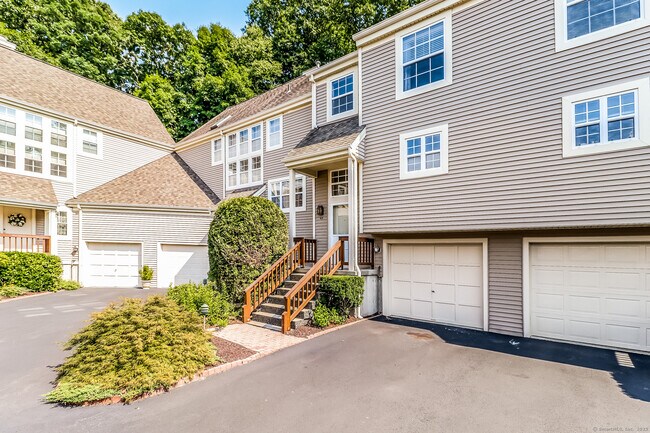 Foto del edificio - 613 Foxboro Dr