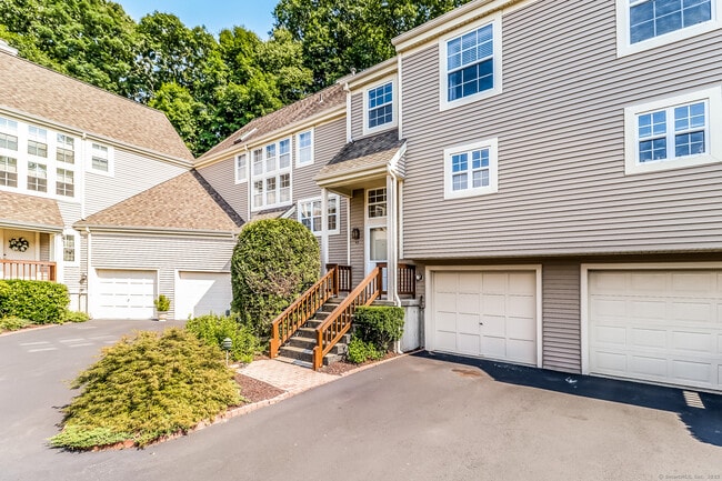 Building Photo - 613 Foxboro Dr