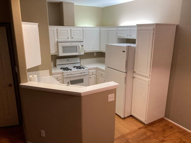 Building Photo - Charming 1 bed / 1.5 bath in Anaheim Hills...