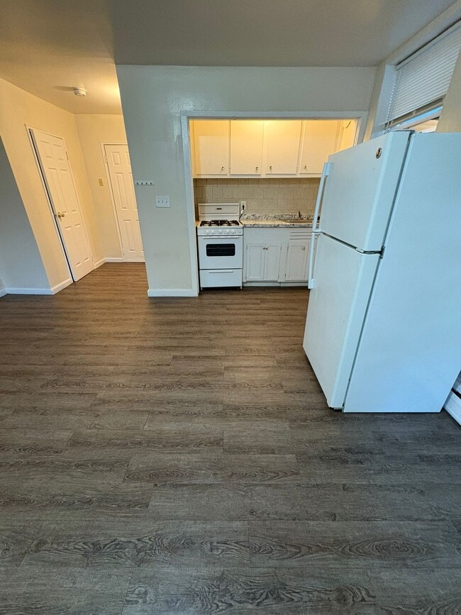 79 Hopkins Ave 2A - 91 Hopkins Pl