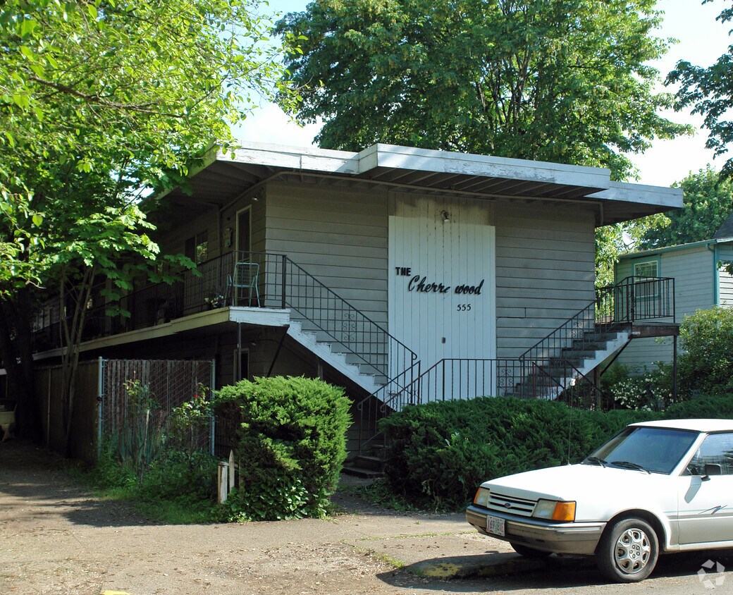 Building Photo - 555 W 8th Ave