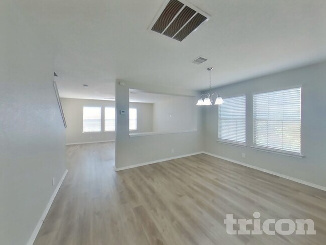 Foto del edificio - 8034 Cavern Hill