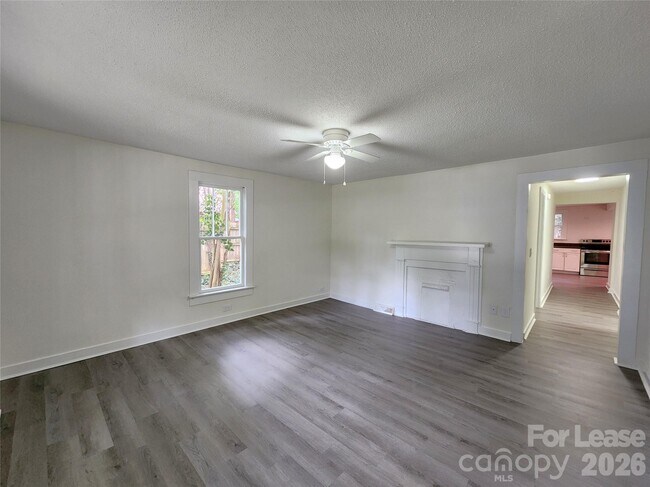 Foto del edificio - 650 Harris St NW