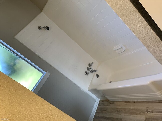 Foto del edificio - 3 br, 1.5 bath House - 5 Ruth Street